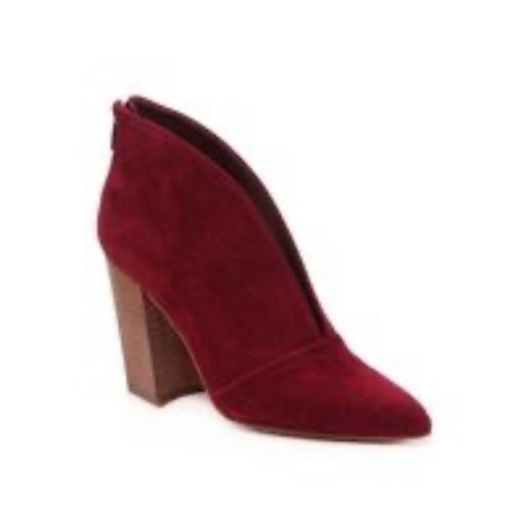 Vince Camuto Steevera Booties In Wine 